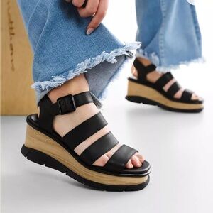 Women’s Sorel Joanie III Black Ankle Strap
Platform Sandals, 8.5